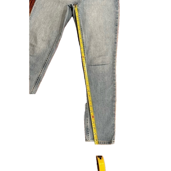 EVERLANE Mid- Rise Light Wash /Size 28 - Picture 4 of 6